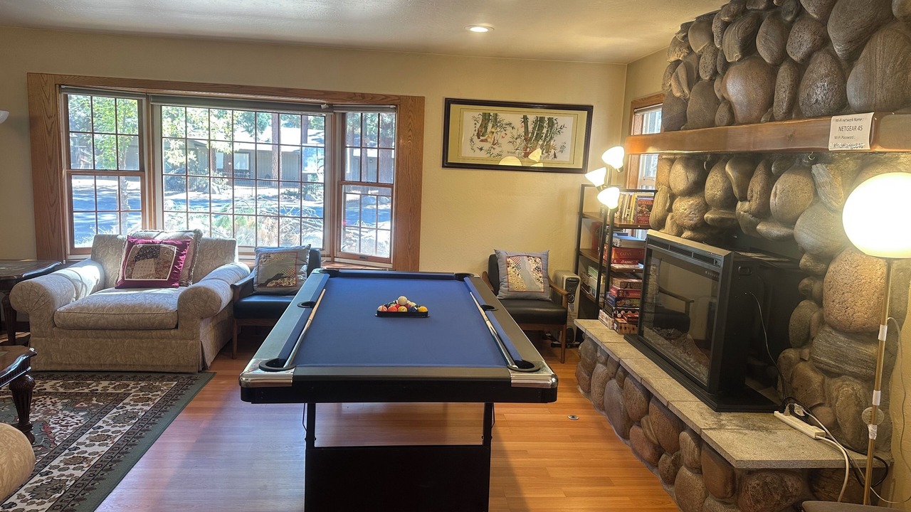 Photo of Livingroom in Round Hill Village