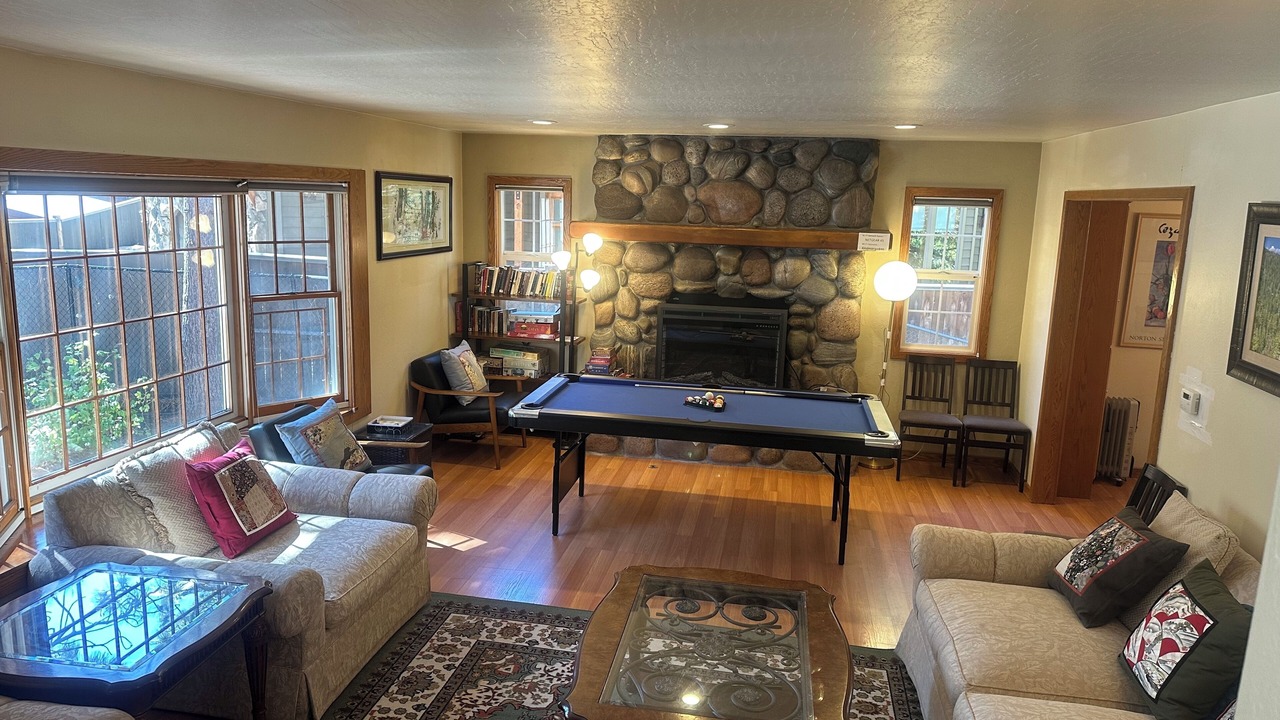 Photo of Livingroom in Round Hill Village