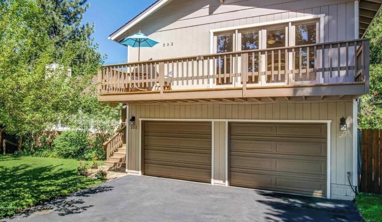 Photo of Outdoor in Round Hill Village