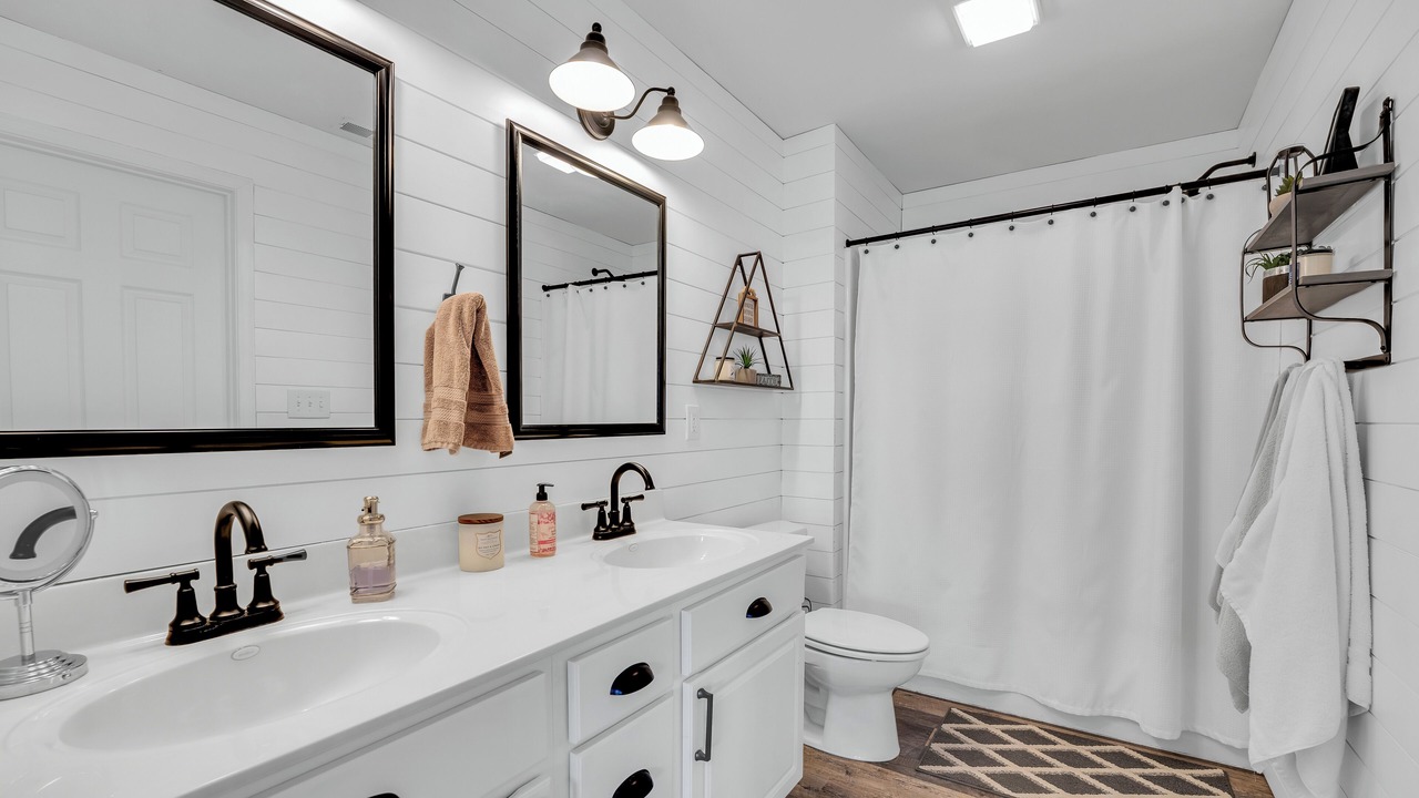 Photo of Bathroom in Camdenton