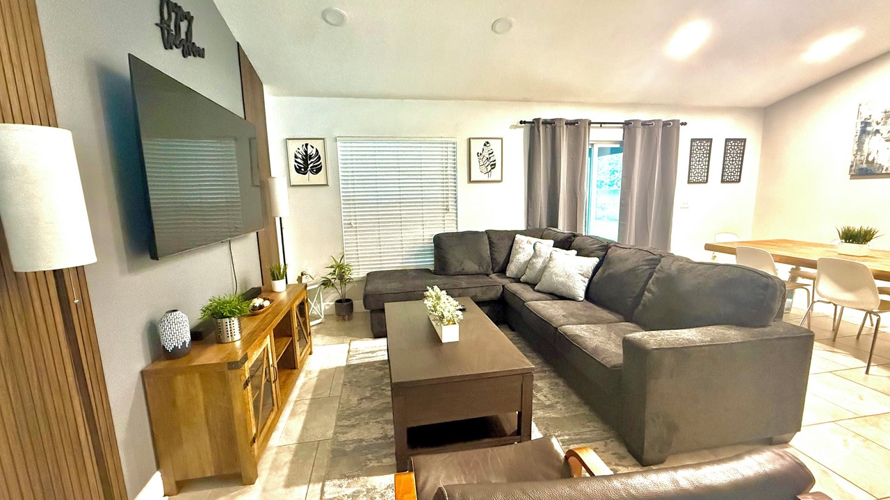 Photo of Livingroom in Windwood Bay