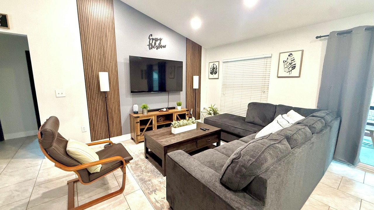 Photo of Livingroom in Windwood Bay