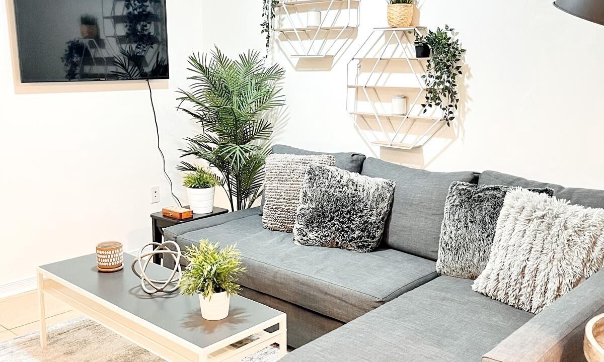 Photo of Livingroom in East Credit