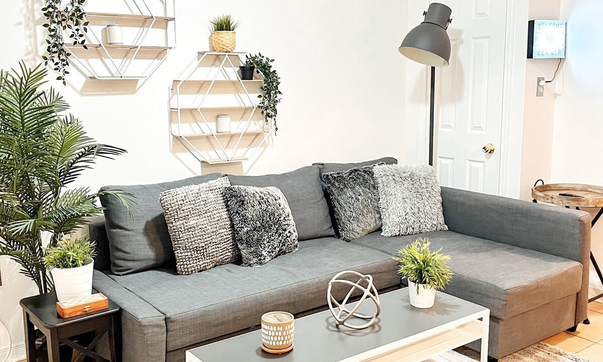 Photo of Livingroom in East Credit
