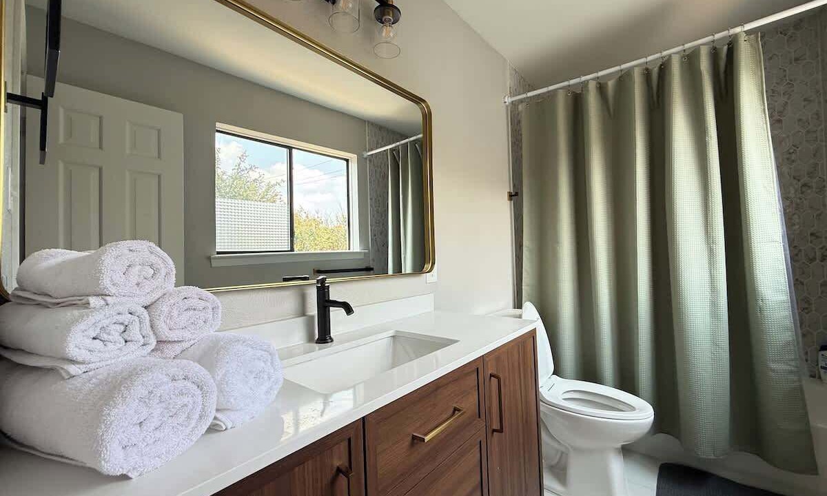 Photo of Bathroom in Turtle Creek