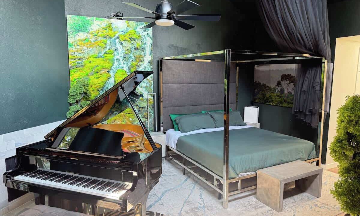 Photo of Bedroom in Turtle Creek