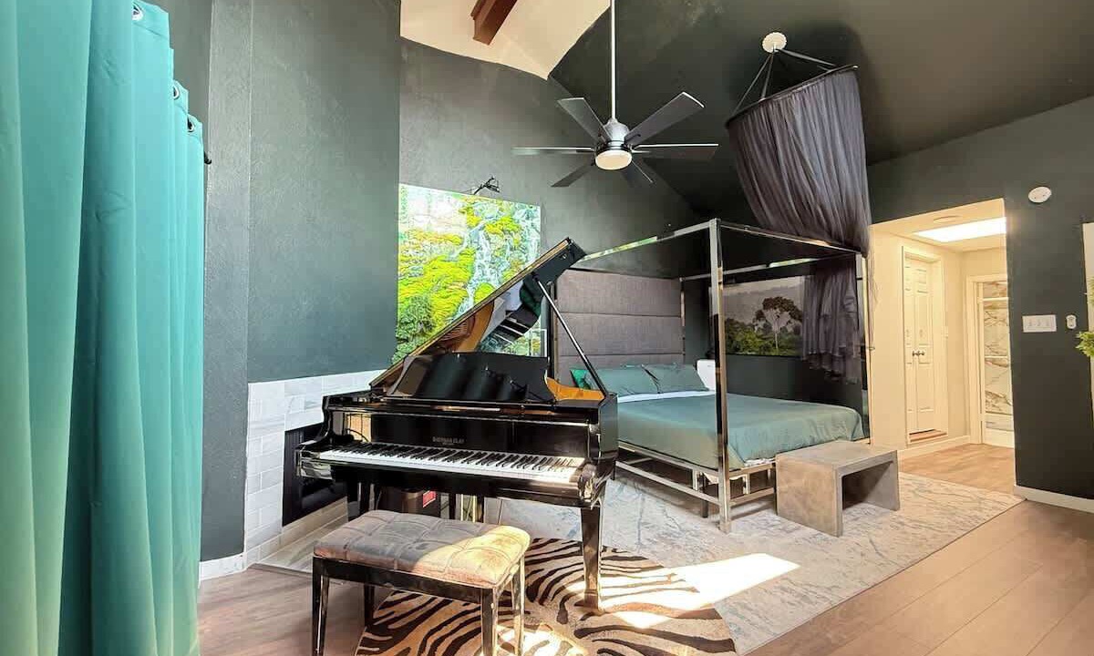 Photo of Bedroom in Turtle Creek