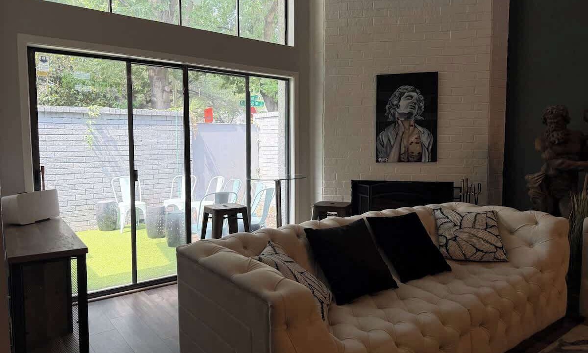 Photo of Livingroom in Turtle Creek