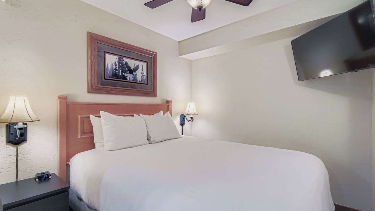 Photo of Bedroom in Peak 9