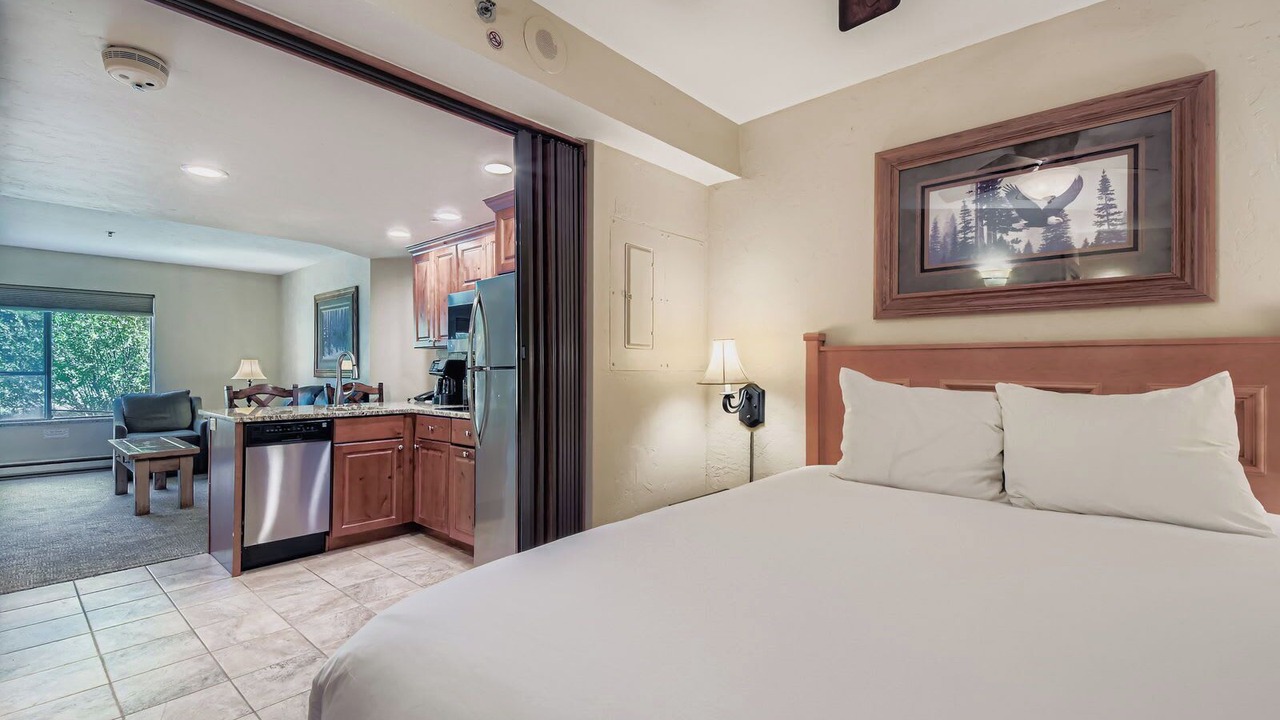 Photo of Bedroom in Peak 9