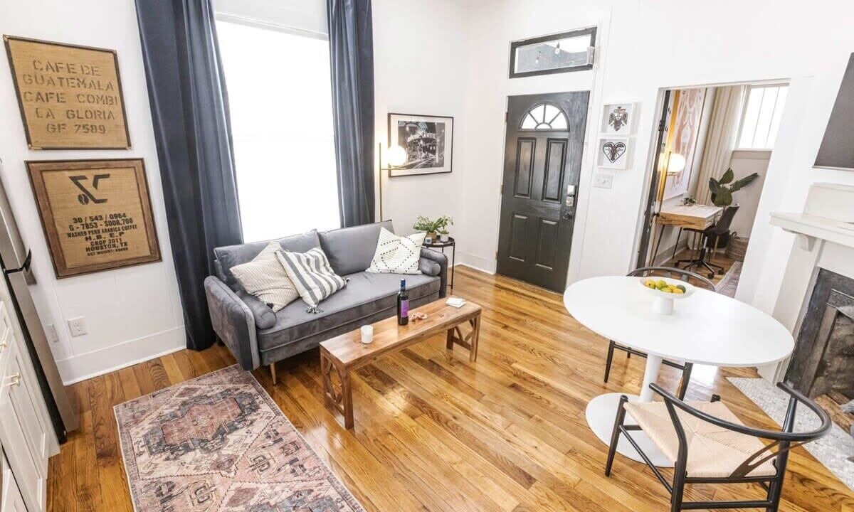 Photo of Livingroom in Downtown