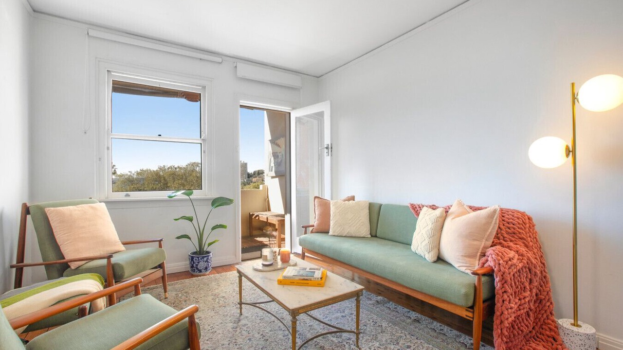 Photo of Livingroom in Elizabeth Bay