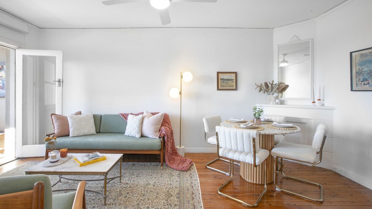 Photo of Livingroom in Elizabeth Bay