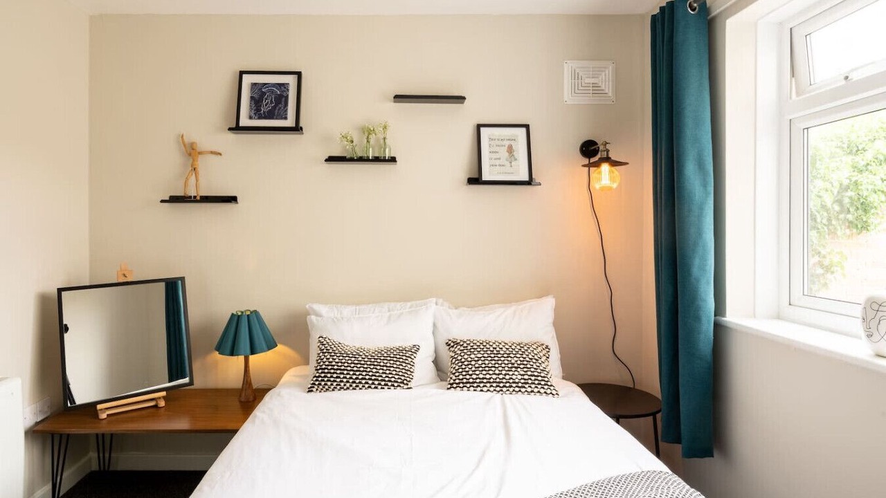 Photo of Bedroom in South Leigh