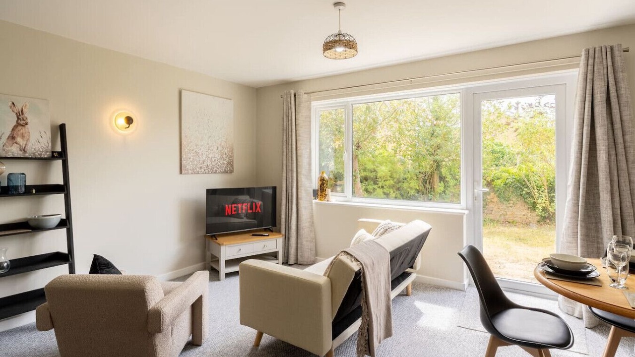 Photo of Livingroom in South Leigh