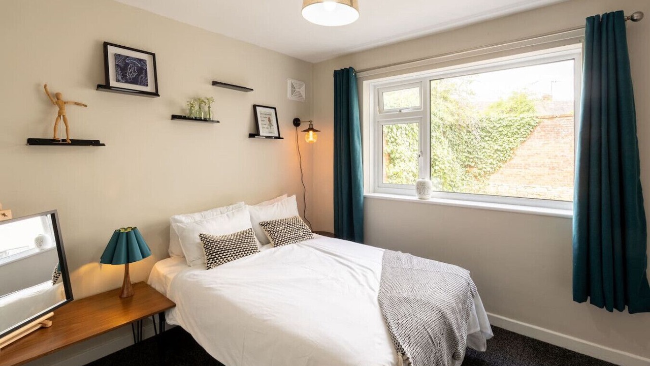 Photo of Bedroom in South Leigh