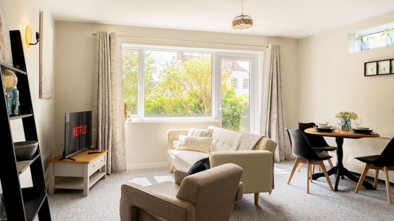 Photo of Livingroom in South Leigh