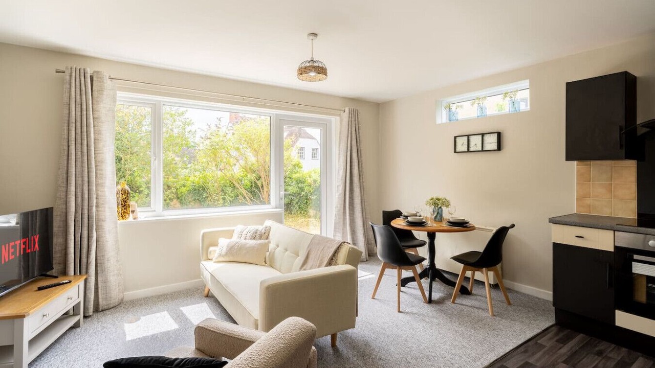 Photo of Livingroom in South Leigh