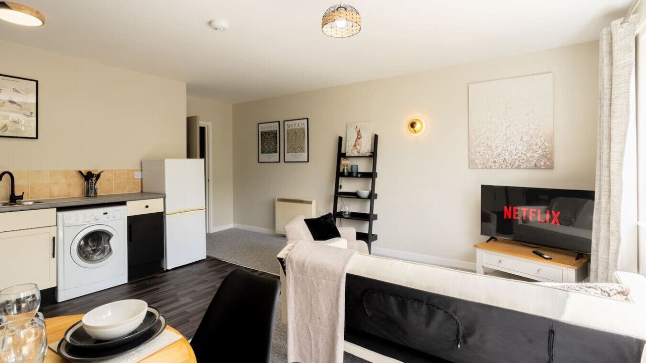 Photo of Livingroom in South Leigh