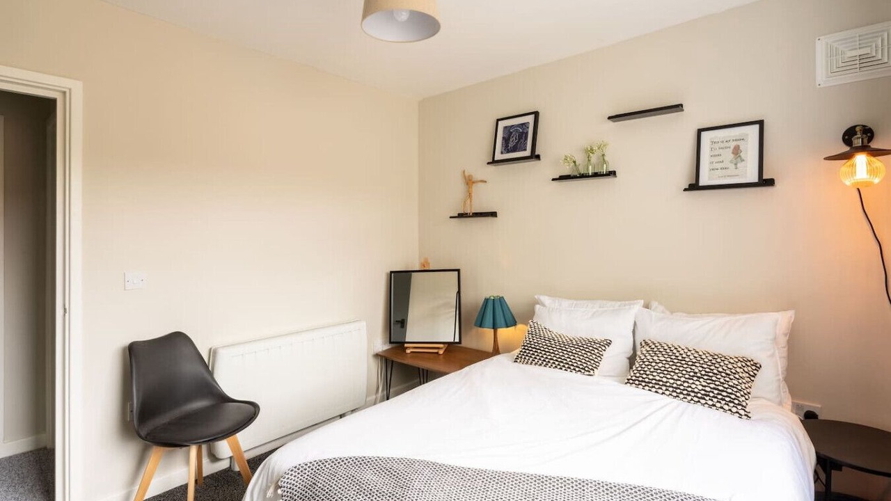 Photo of Bedroom in South Leigh