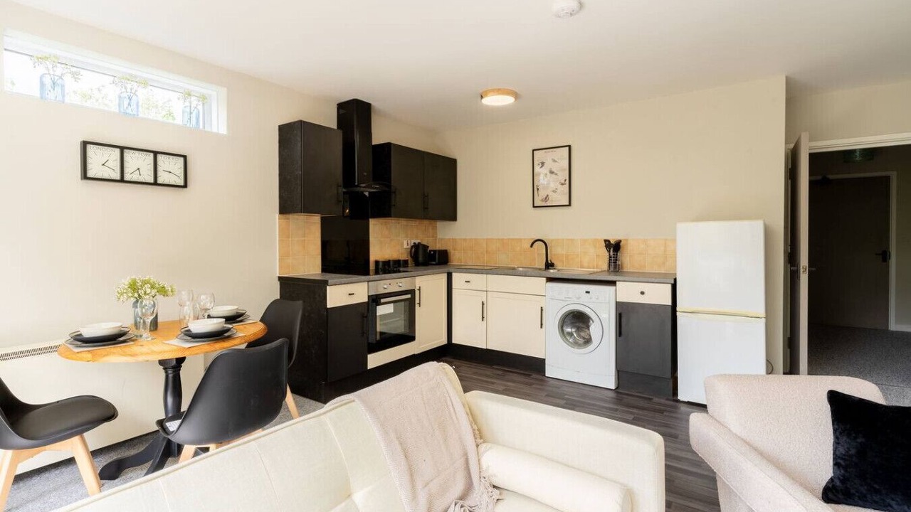 Photo of Livingroom in South Leigh