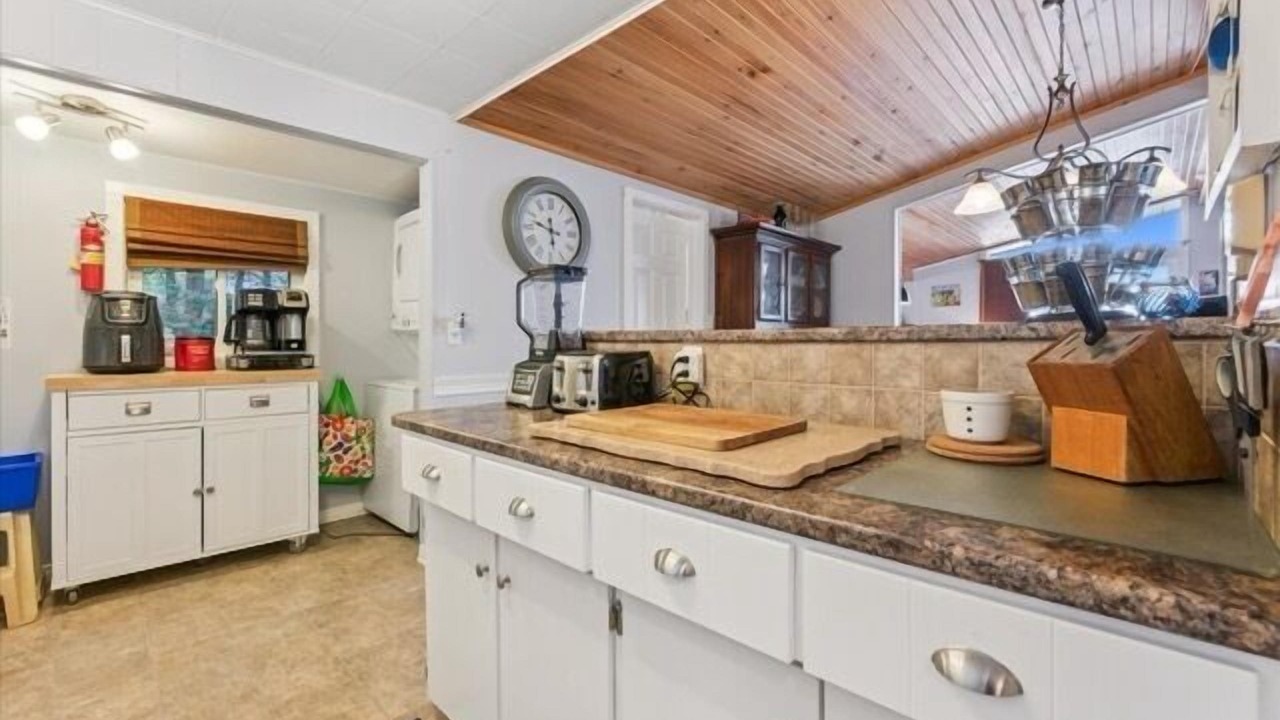 Photo of Kitchen in Colpoys Bay