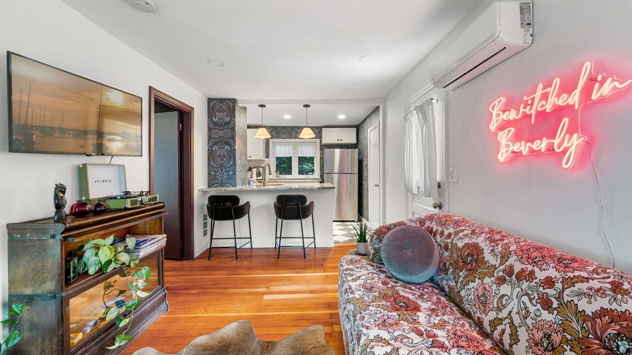 Photo of Livingroom in Beverly