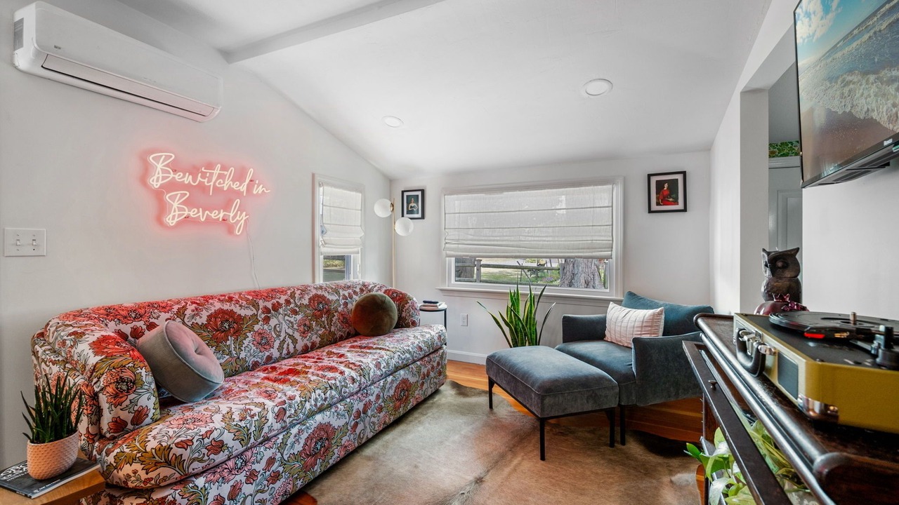 Photo of Livingroom in Beverly