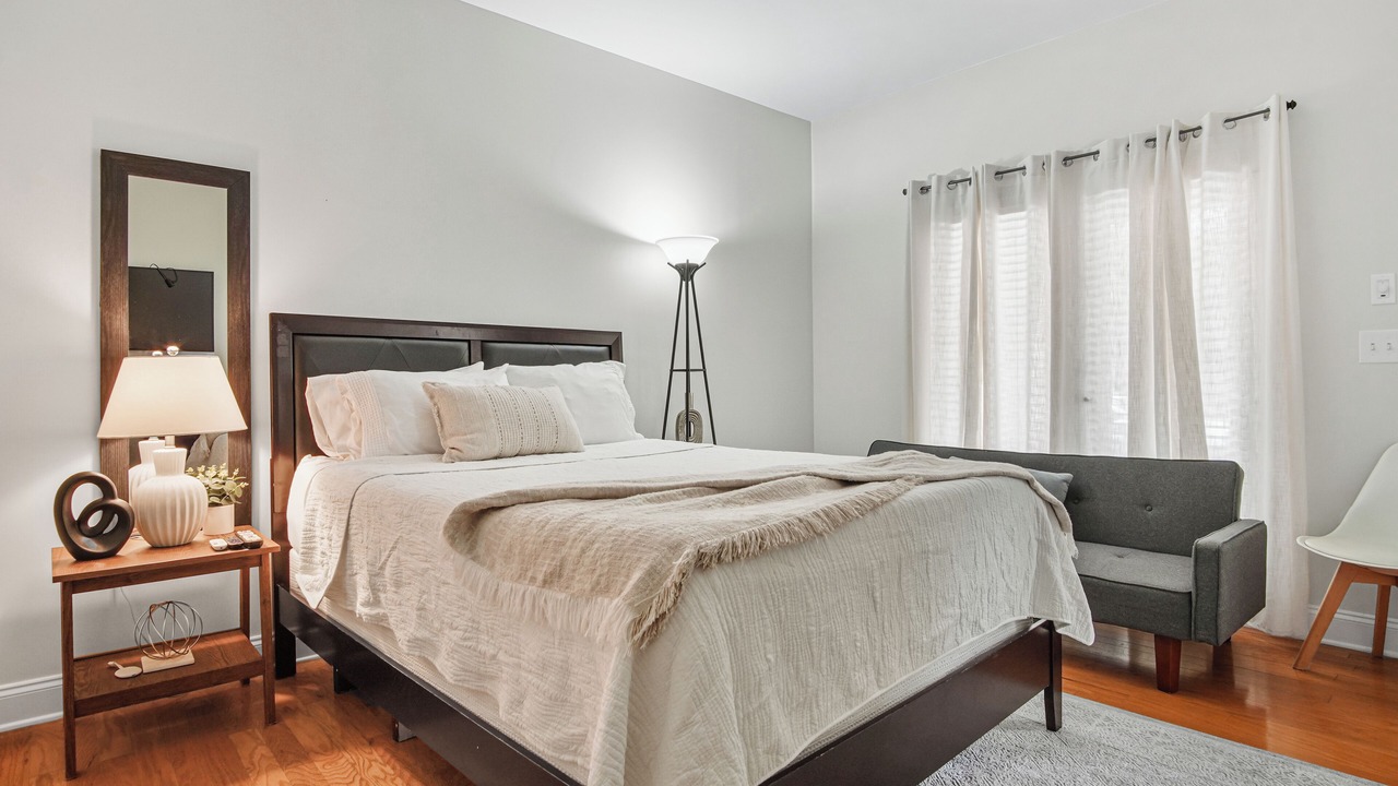 Photo of Bedroom in Midtown