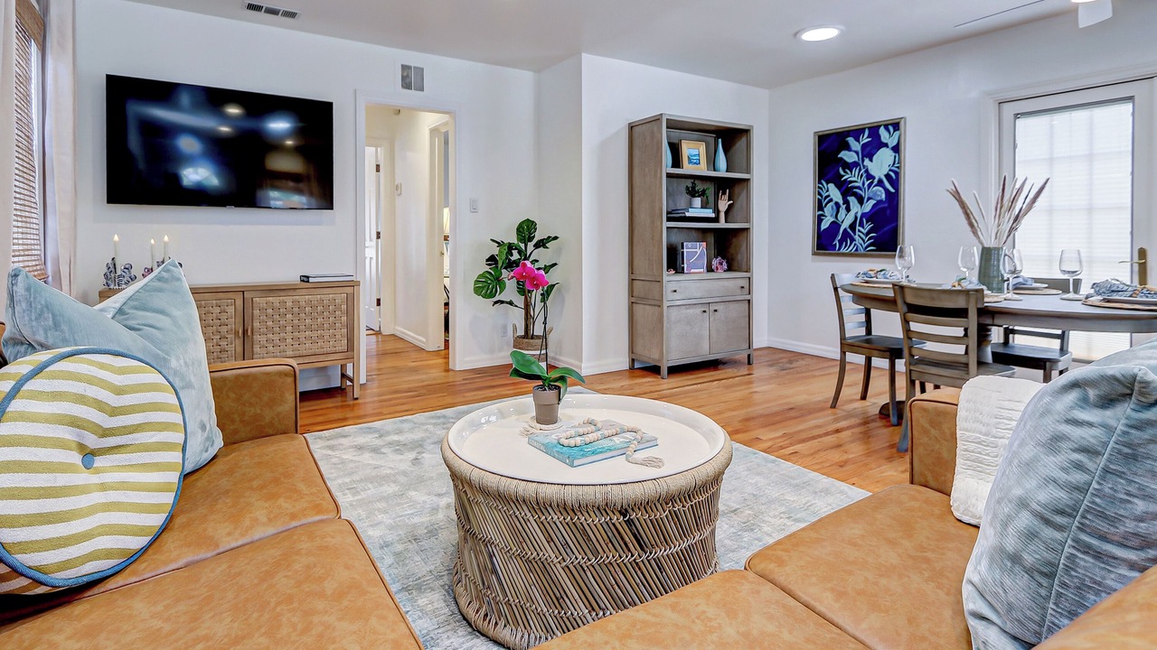 Photo of Livingroom in Tree Section