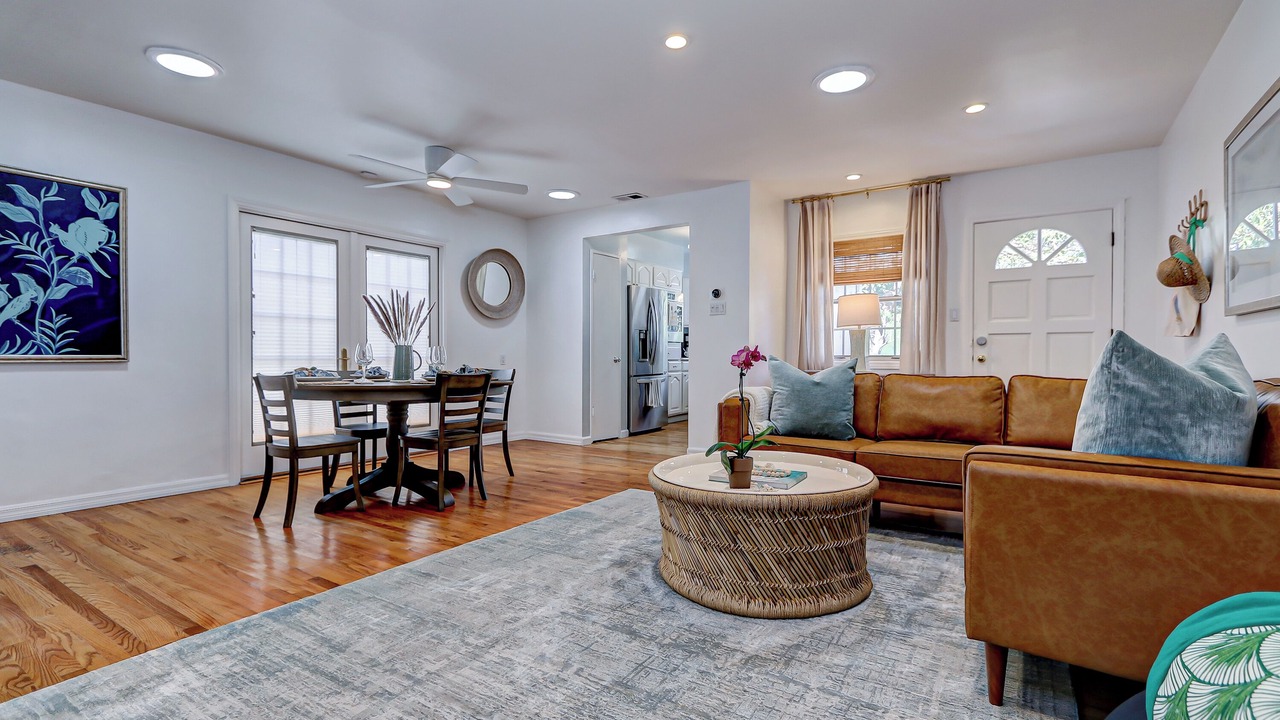 Photo of Livingroom in Tree Section