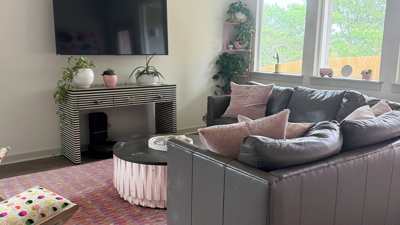 Photo of Livingroom in McNeil