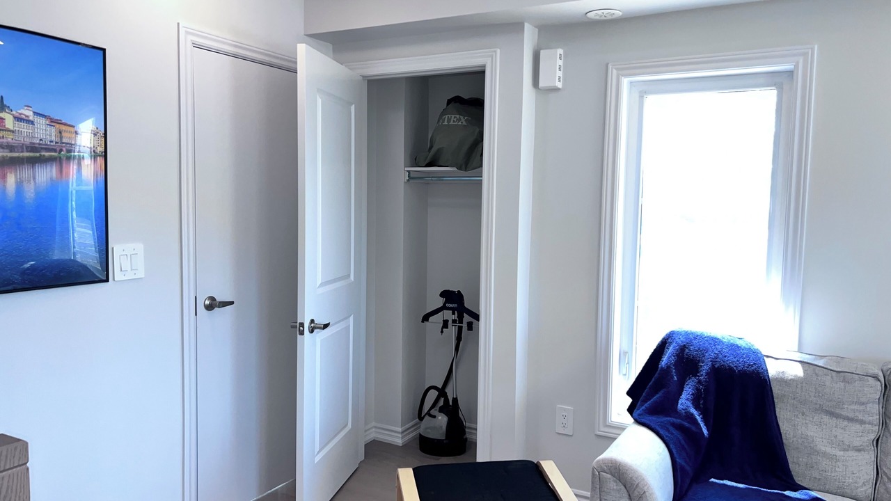 Photo of Livingroom in East Credit