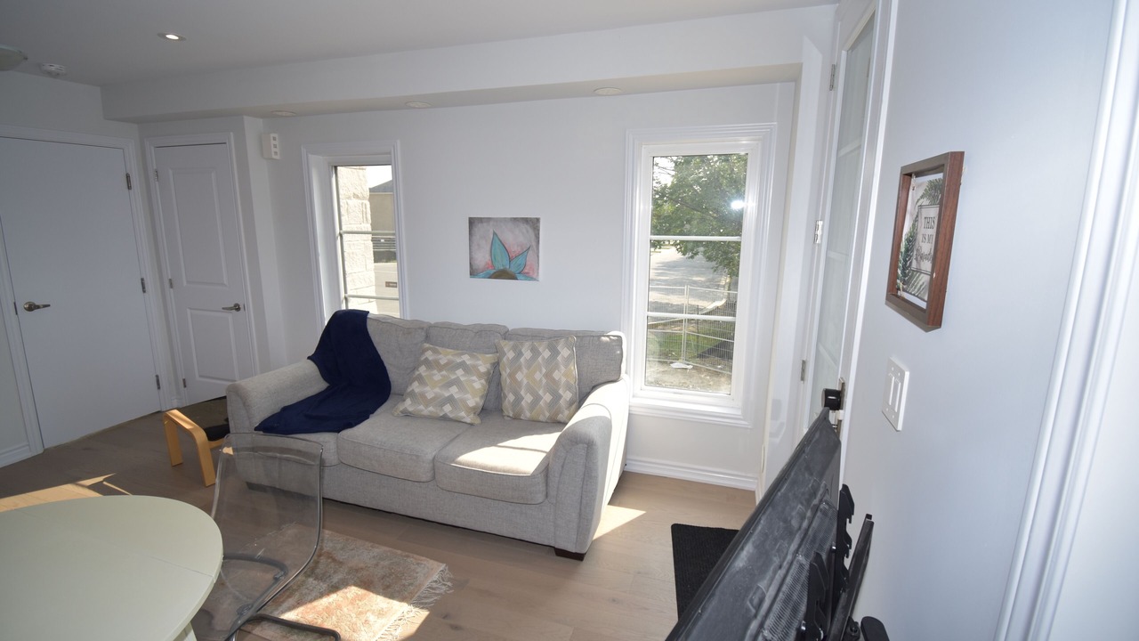 Photo of Livingroom in East Credit