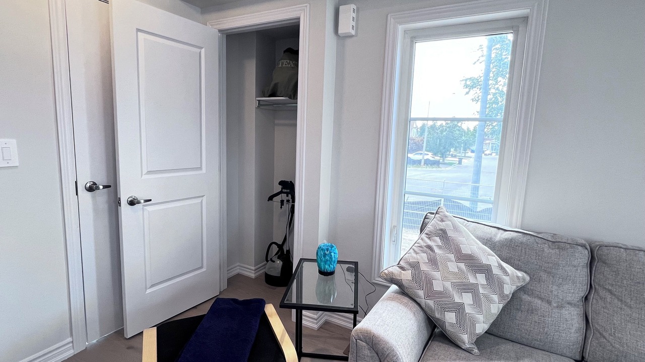 Photo of Livingroom in East Credit