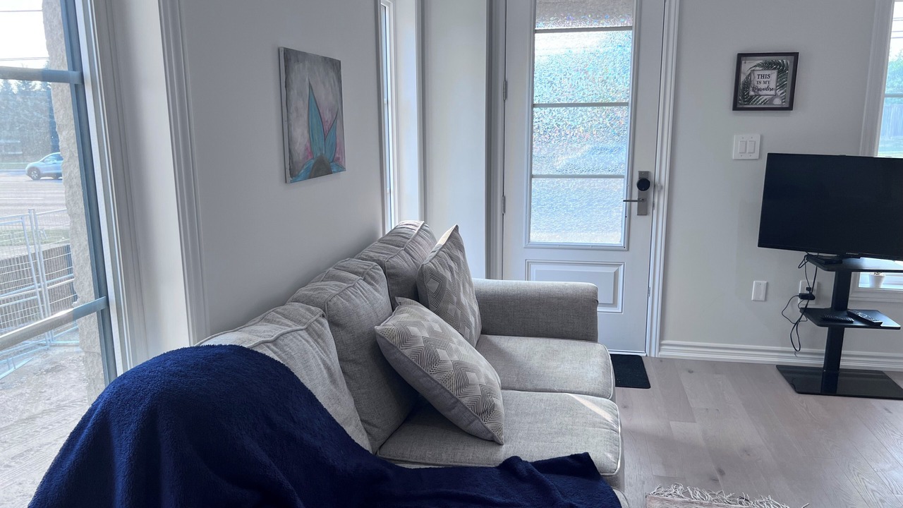 Photo of Livingroom in East Credit