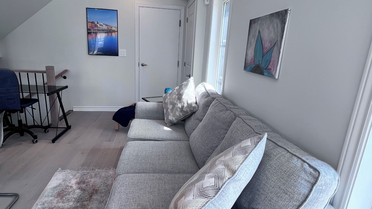 Photo of Livingroom in East Credit
