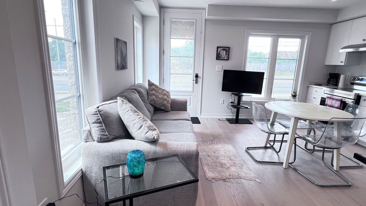 Photo of Livingroom in East Credit