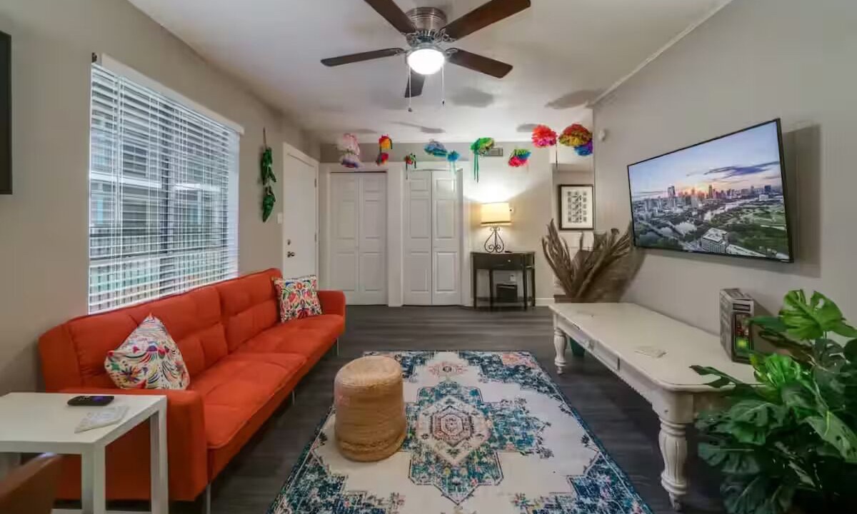 Photo of Livingroom in South Manchaca