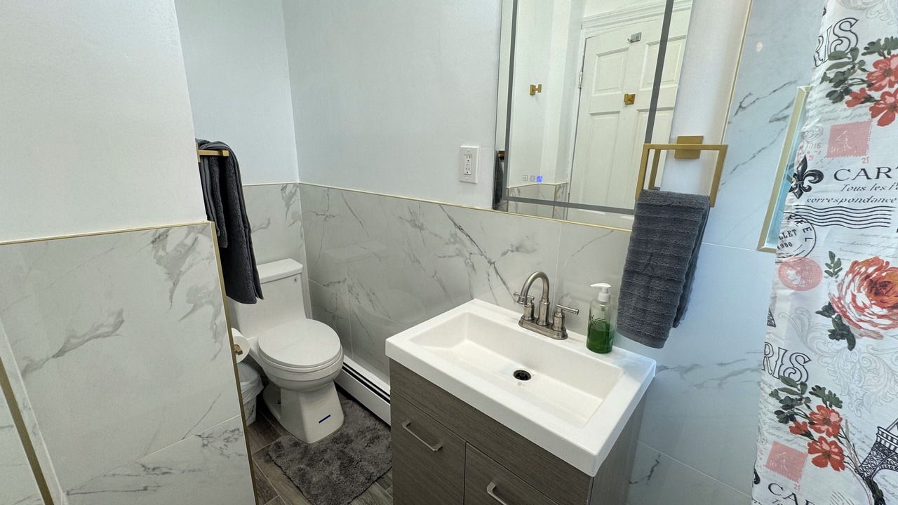 Photo of Bathroom in Guttenberg