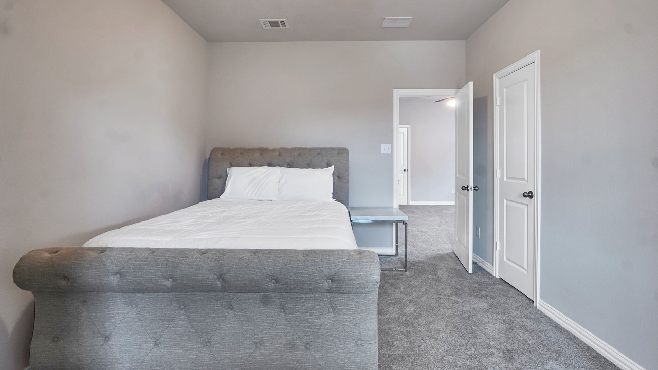 Photo of Bedroom in Venus