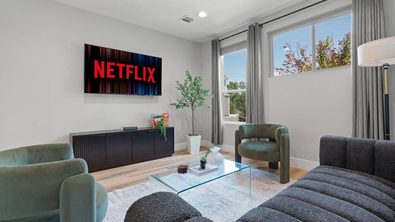 Photo of Livingroom in University Hills and Windsor Park