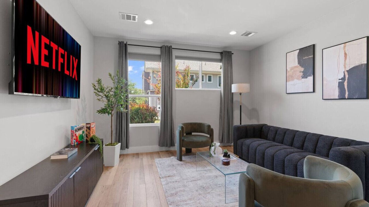 Photo of Livingroom in University Hills and Windsor Park