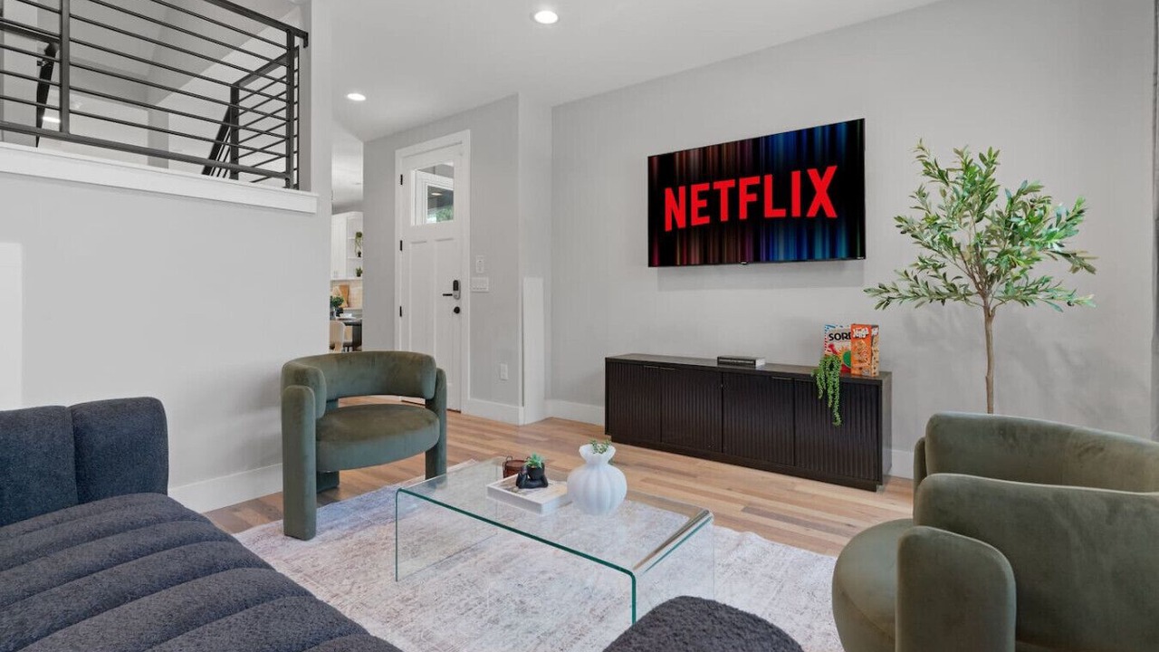 Photo of Livingroom in University Hills and Windsor Park
