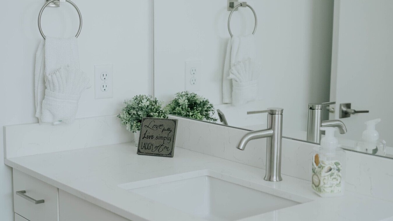 Photo of Bathroom in People's Freeway