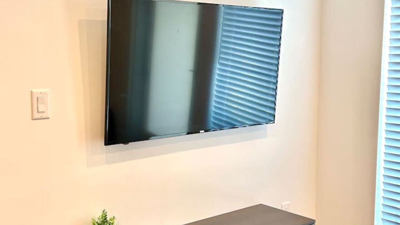 Photo of Bedroom in People's Freeway