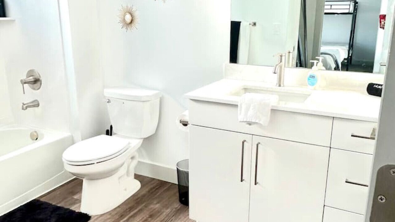 Photo of Bathroom in People's Freeway