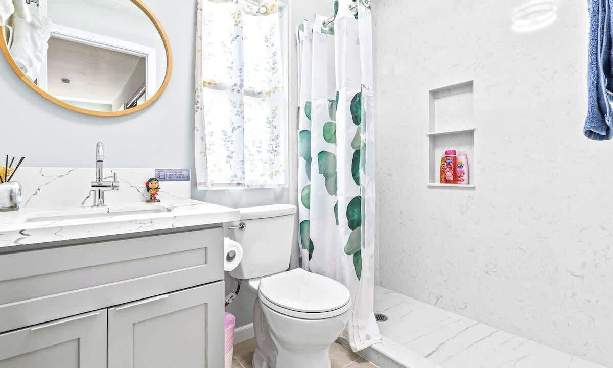 Photo of Bathroom in McCully - Moiliili