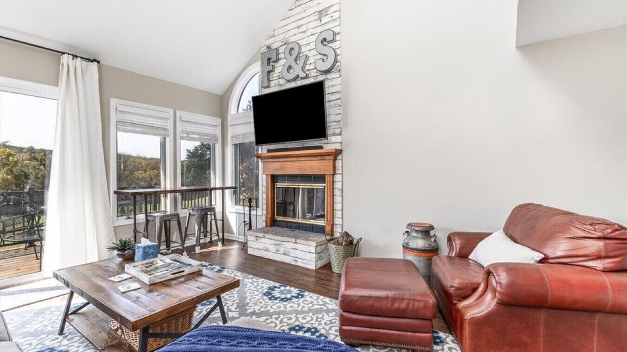 Photo of Livingroom in The Galena Territory
