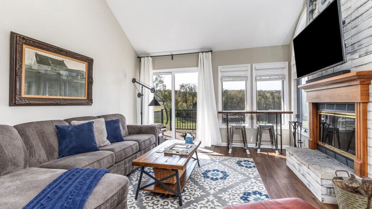 Photo of Livingroom in The Galena Territory